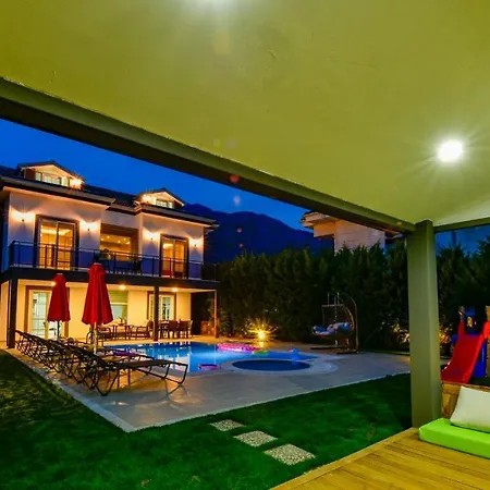 Blue - 4 Bedroom In Hisaroenue *