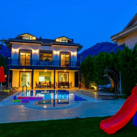 Blue - 4 Bedroom In Hisaroenue *