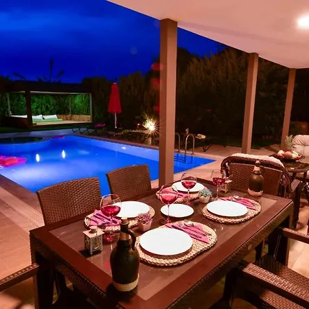 Blue - 4 Bedroom In Hisaroenue *