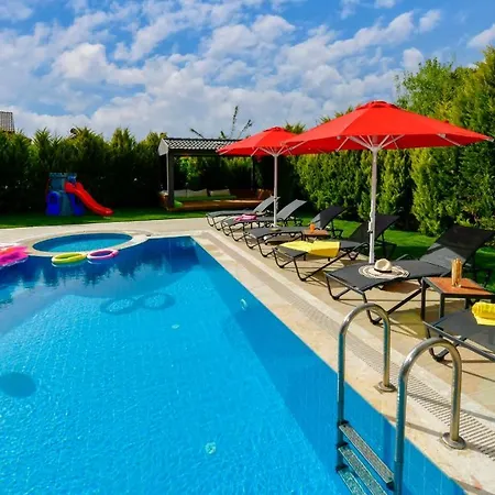 Blue - 4 Bedroom In Hisaroenue