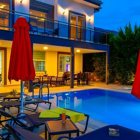 Blue - 4 Bedroom In Hisaroenue