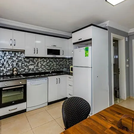 Blue - 4 Bedroom In Hisaroenue Villa *