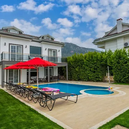 Blue - 4 Bedroom In Hisaroenue Villa *