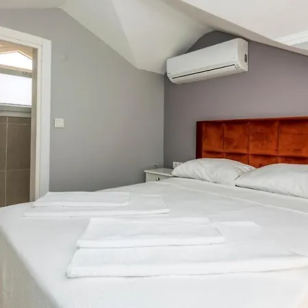 Blue - 4 Bedroom In Hisaroenue