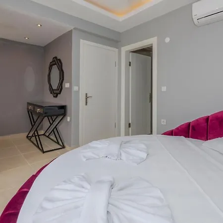 Villa Blue - 4 Bedroom In Hisaroenue Oludeniz