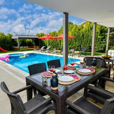 Blue - 4 Bedroom In Hisaroenue Oludeniz