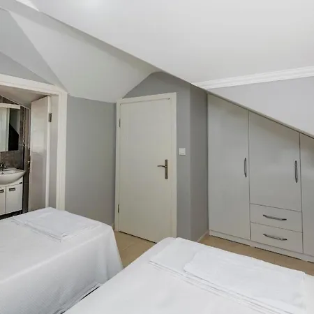 Blue - 4 Bedroom In Hisaroenue Villa *