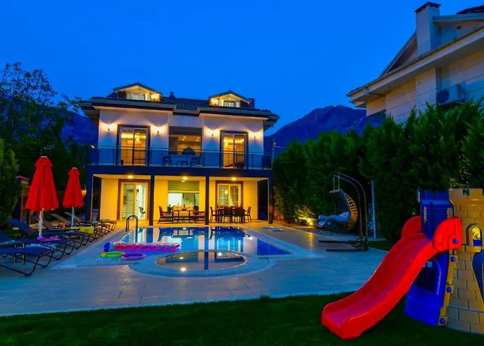 Blue - 4 Bedroom In Hisaroenue *