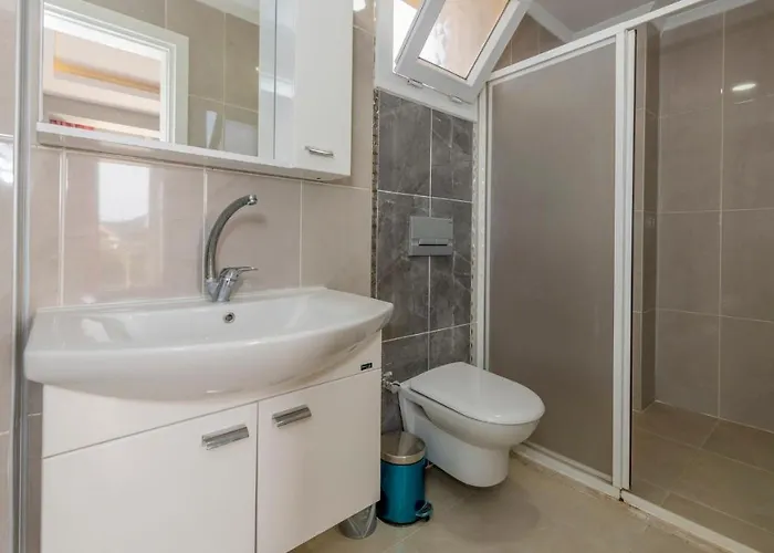 Blue - 4 Bedroom In Hisaroenue אולודניץ