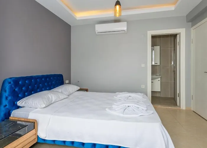 Blue - 4 Bedroom In Hisaroenue * אולודניץ