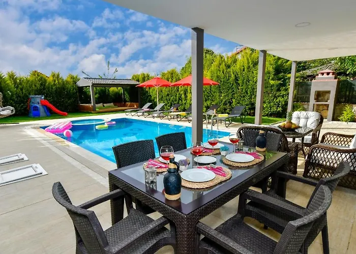 Blue - 4 Bedroom In Hisaroenue אולודניץ