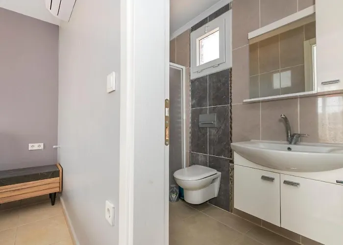 Blue - 4 Bedroom In Hisaroenue אולודניץ