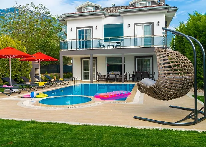 Blue - 4 Bedroom In Hisaroenue