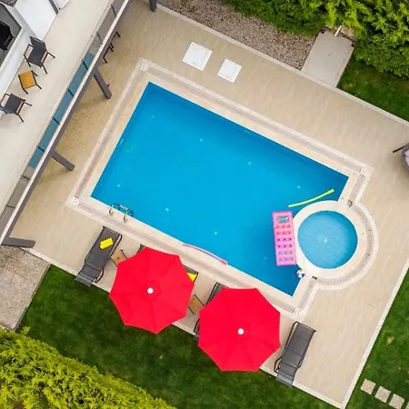 Blue - 4 Bedroom In Hisaroenue Villa