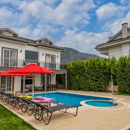 Blue - 4 Bedroom In Hisaroenue Villa *