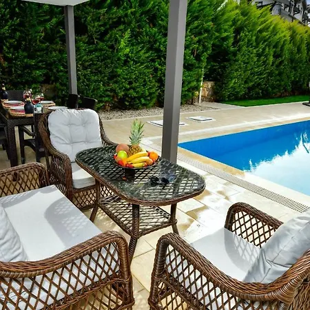 Blue - 4 Bedroom In Hisaroenue